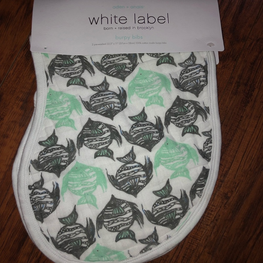 💰SOLD-NWT Aden + Anais fish tropical burp cloth - Picture 1 of 2